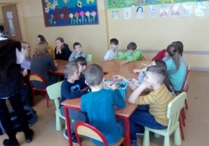 Prelekcja na temat akcji DKMS w świetlicy szkolnej.